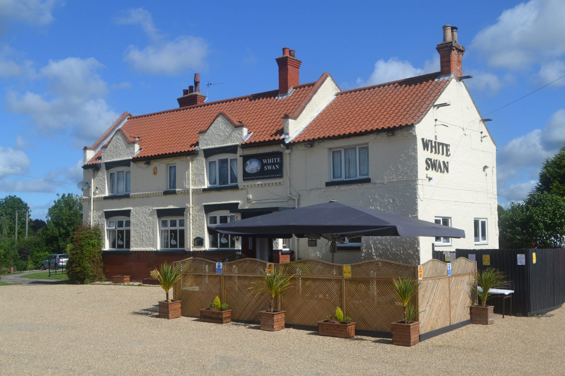 Gallery The White Swan